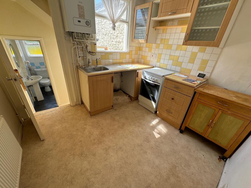 Lot: 48 - TWO-BEDROOM TERRACE HOUSE FOR IMPROVEMENT - Kitchen